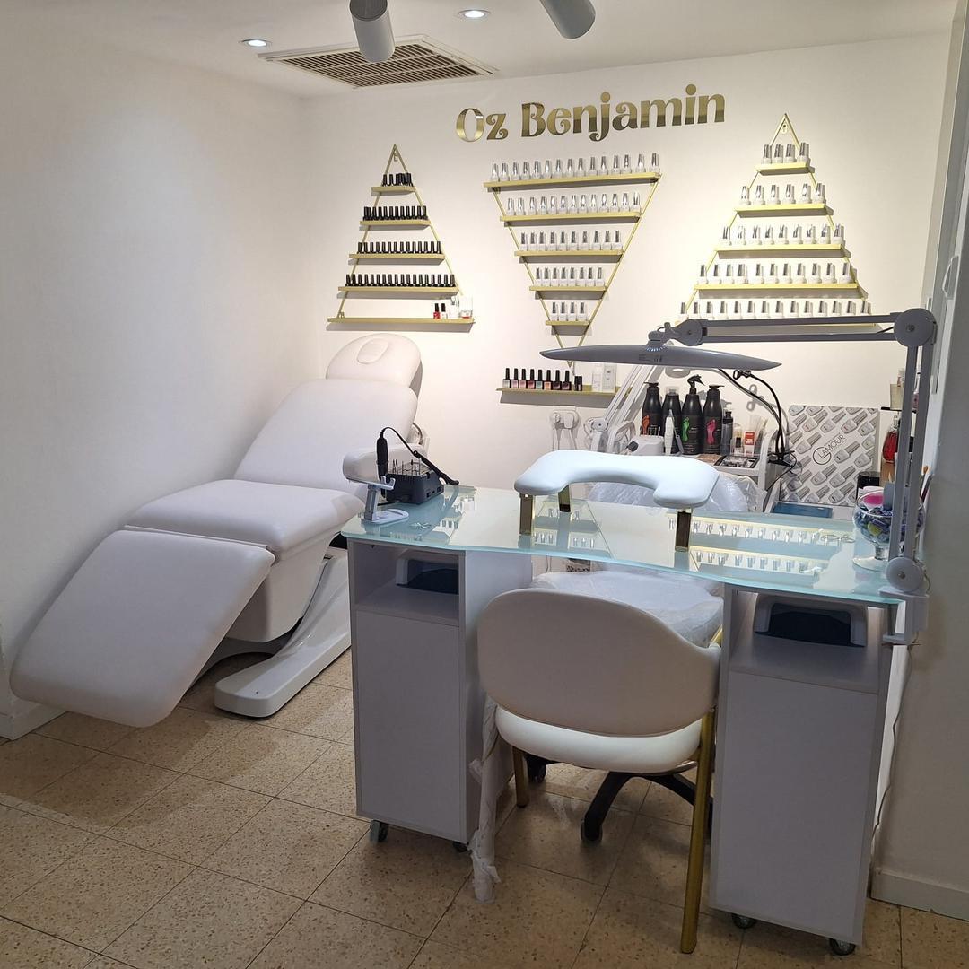 Nails by oz bengamin