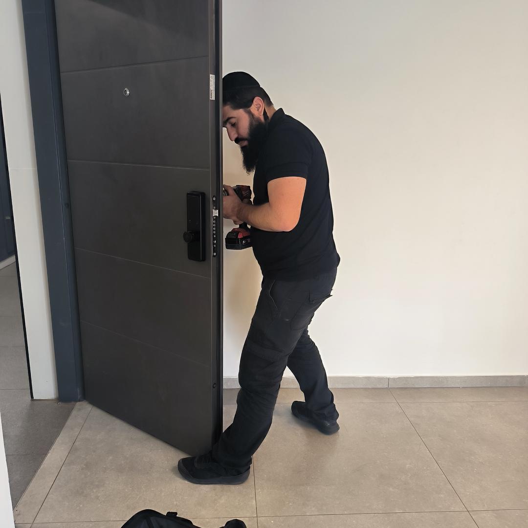 עמירם המנעולן