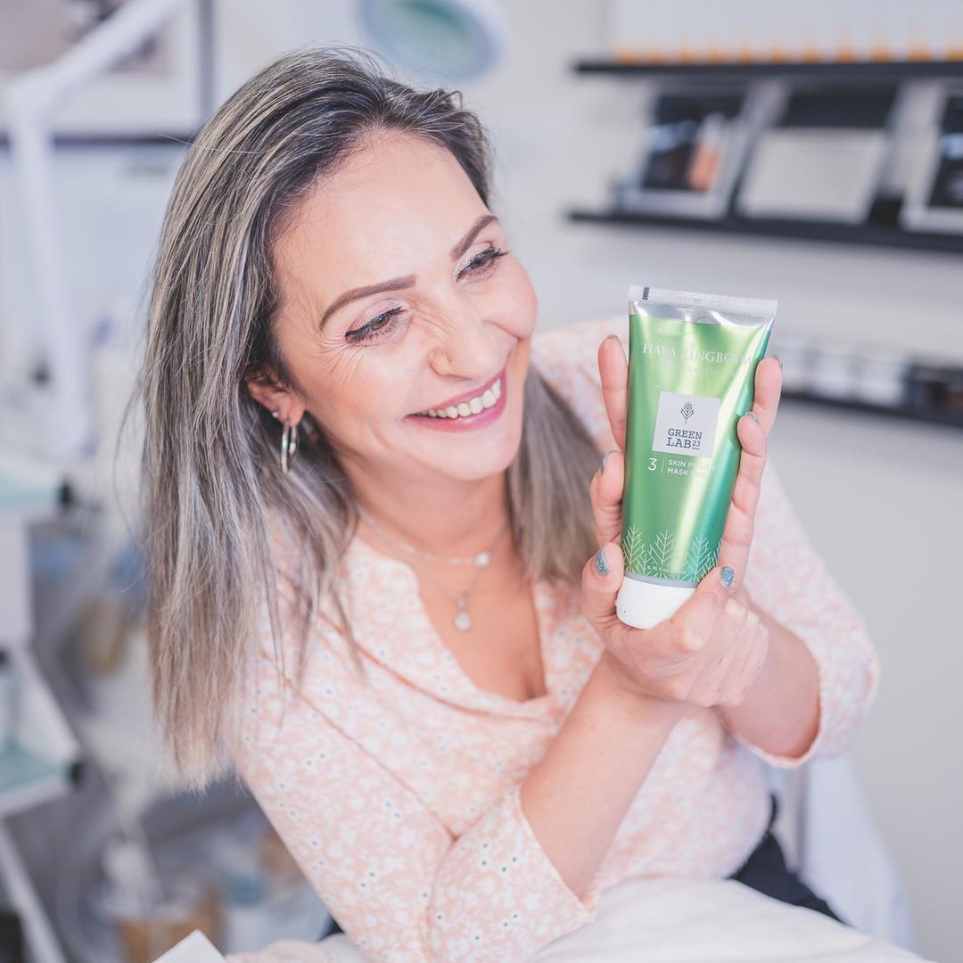 אבישג קוסמטיקס חווה זינגבויים