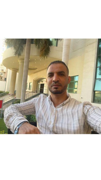 موظف تجاري