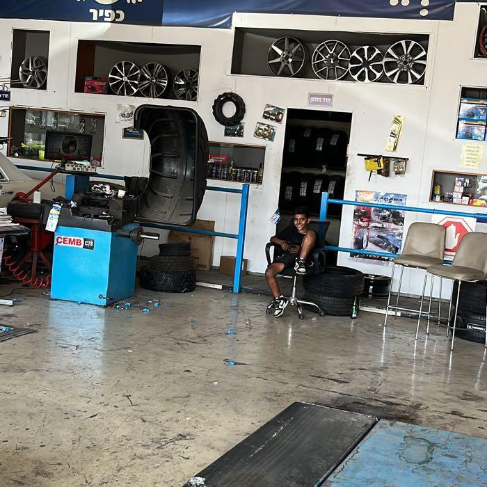 Pinhas tyres