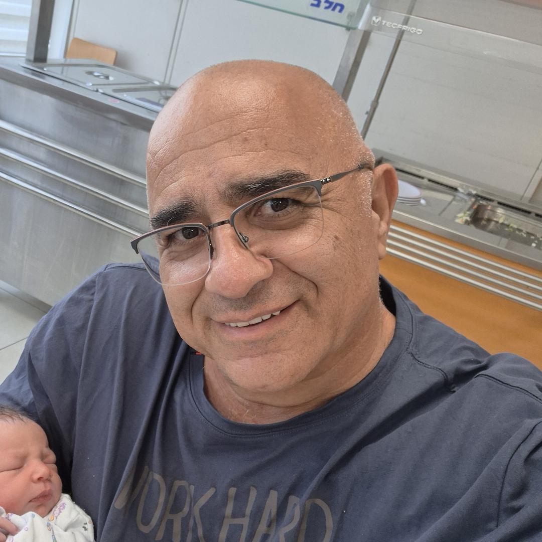 הנדירוני אב בית לכל בית